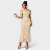 Ione - Bodycon šaty s odhalenými ramenami a riasením