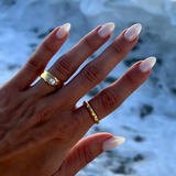 Nadčasový prírodný zlatý perlový prsteň – Elegantná šperková klasika